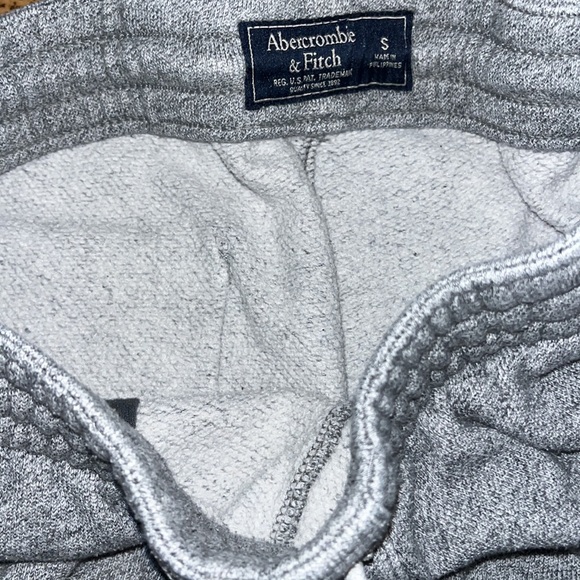 Abercrombie & Fitch Sweatshorts - Picture 3 of 4